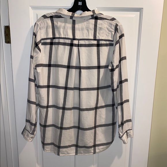 H&M button down top - Picture 5 of 5